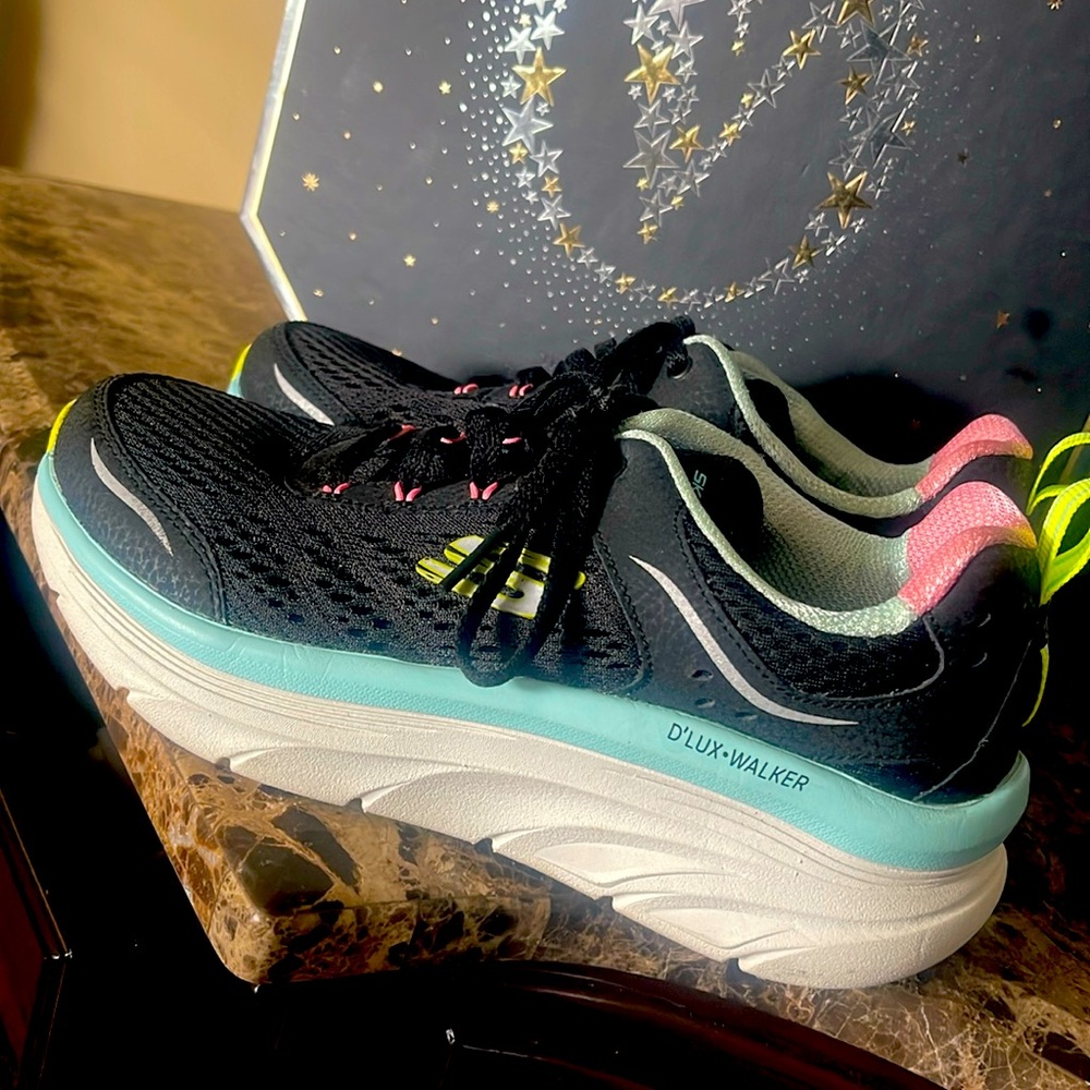 Sketchers D lux  walker